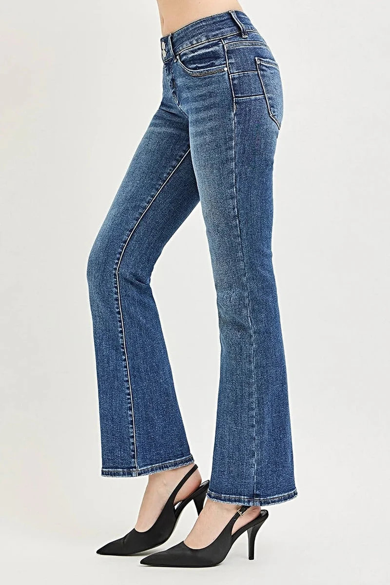 Jeans met buikcorrectie - Stijlvolle bootcut jeans met lage taille, comfortabele pasvorm en een slank silhouet.