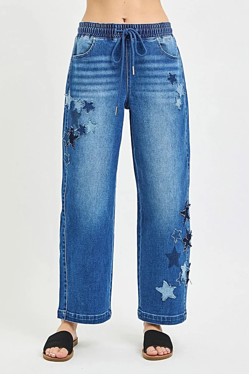 Trendy damesjeans met elastische taille - Slouchy cropped model met taps toelopende pijpen en sterrenapplicaties