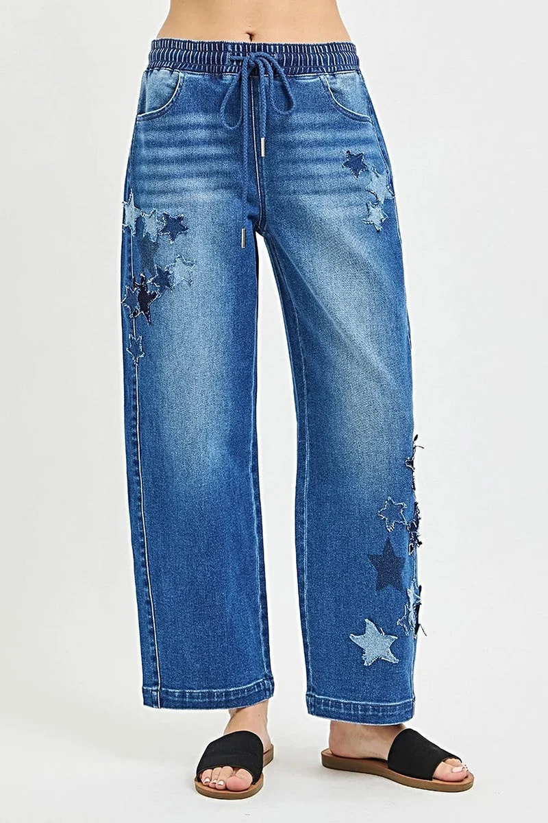 Trendy damesjeans met elastische taille - Slouchy cropped model met taps toelopende pijpen en sterrenapplicaties