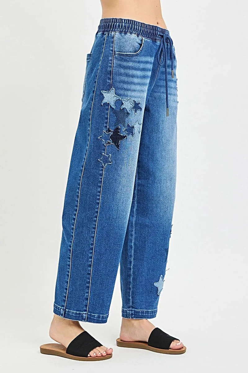 Trendy damesjeans met elastische taille - Slouchy cropped model met taps toelopende pijpen en sterrenapplicaties