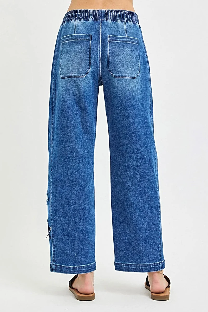 Trendy damesjeans met elastische taille - Slouchy cropped model met taps toelopende pijpen en sterrenapplicaties