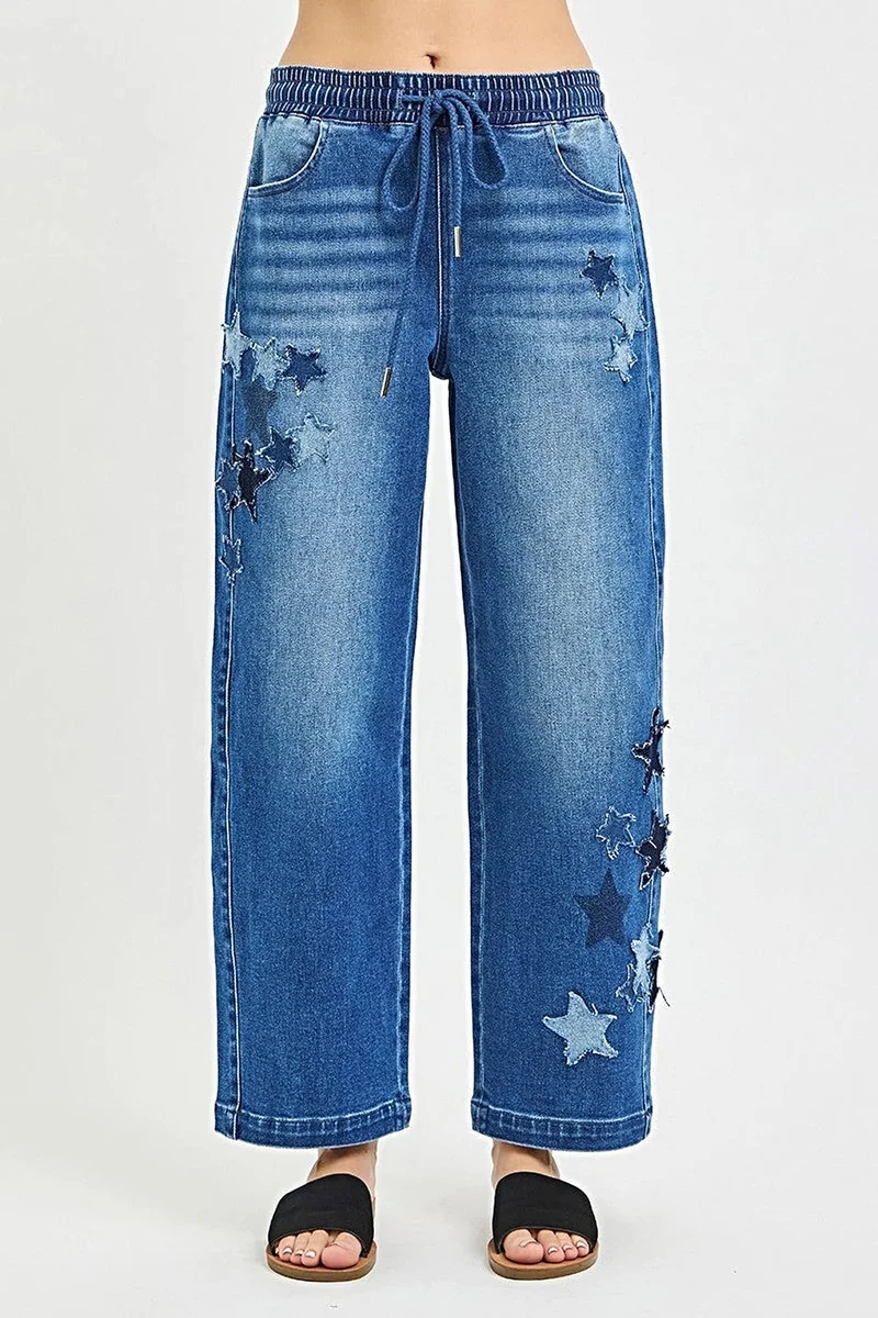 Trendy damesjeans met elastische taille - Slouchy cropped model met taps toelopende pijpen en sterrenapplicaties