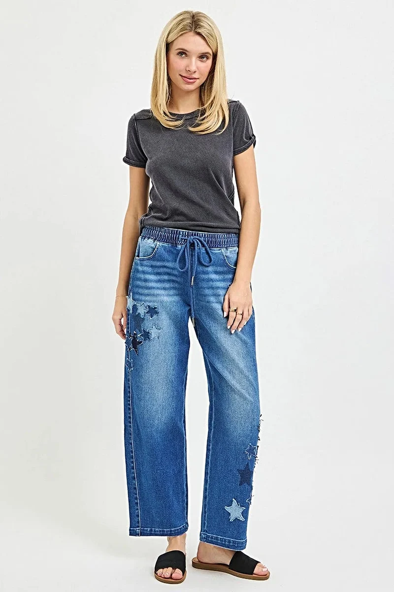 Trendy damesjeans met elastische taille - Slouchy cropped model met taps toelopende pijpen en sterrenapplicaties