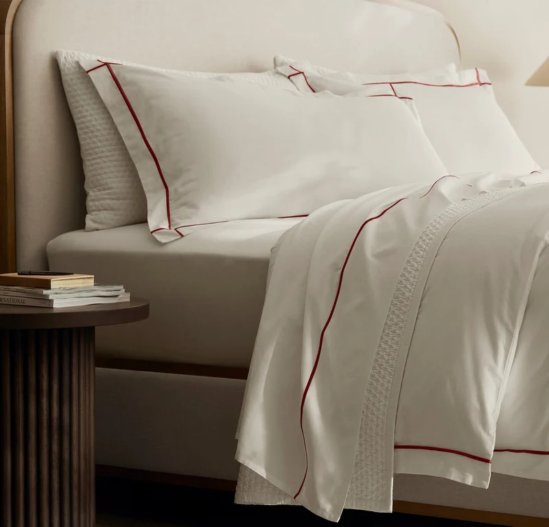 Signature Hemmed Duvet Set - White/Cranberry Embroidered
