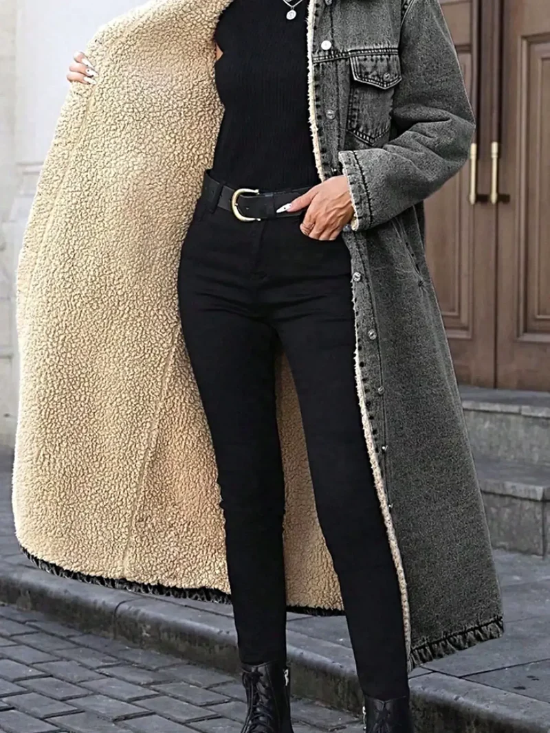 Luxe lange denimjas met sherpa-voering en zakken - 85% katoen, perfect voor koude dagen.