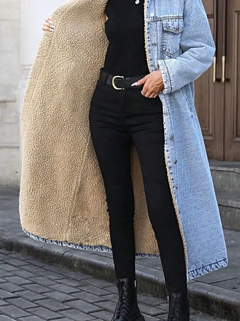 Luxe lange denimjas met sherpa-voering en zakken - 85% katoen, perfect voor koude dagen.