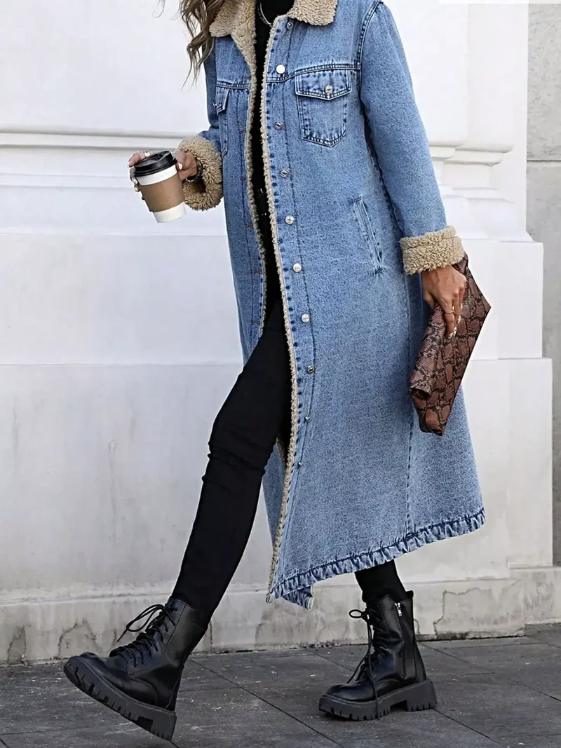 Luxe lange denimjas met sherpa-voering en zakken - 85% katoen, perfect voor koude dagen.