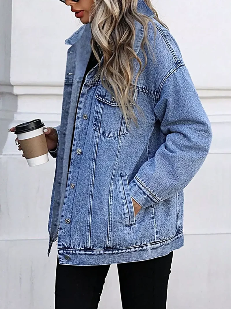 Luxe denimjack met wassing - oversized model met knoopsluiting en zakken, hoogwaardige mix van 85% katoen.