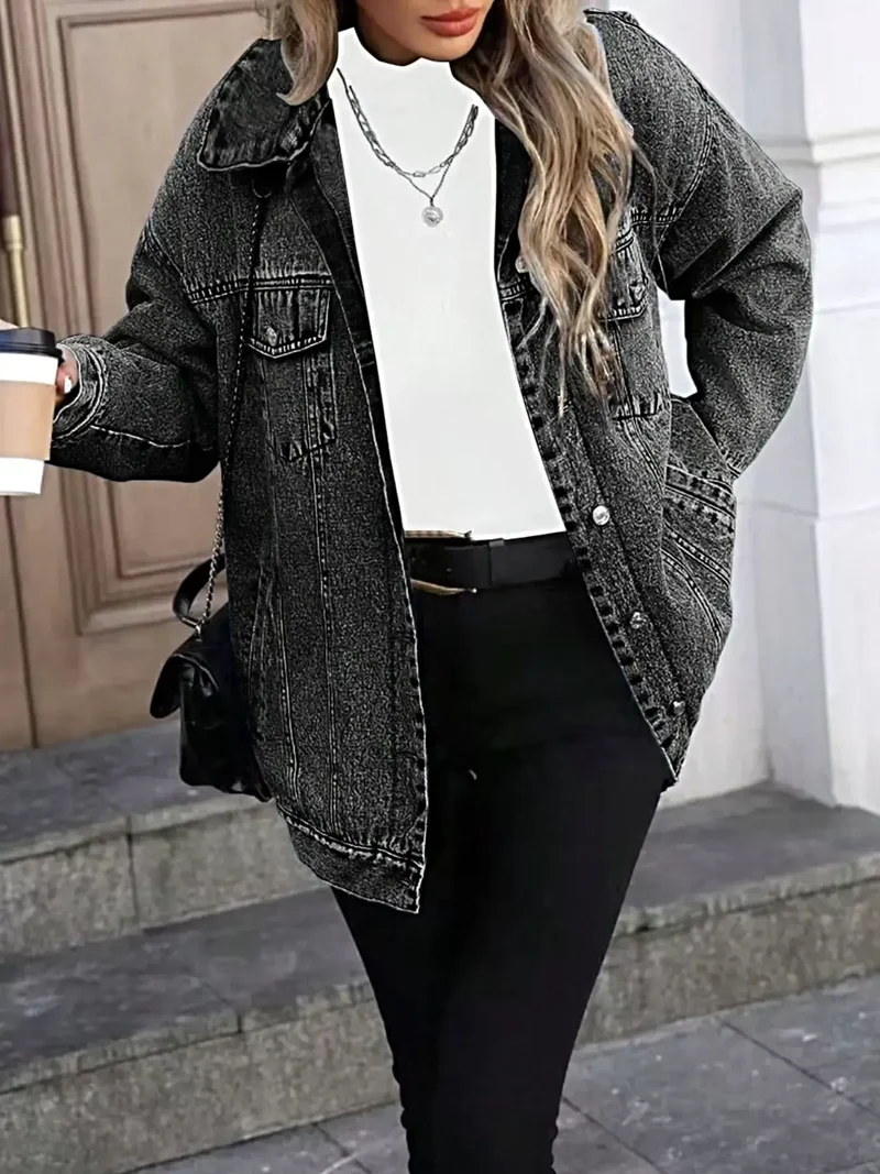 Luxe denimjack met wassing - oversized model met knoopsluiting en zakken, hoogwaardige mix van 85% katoen.