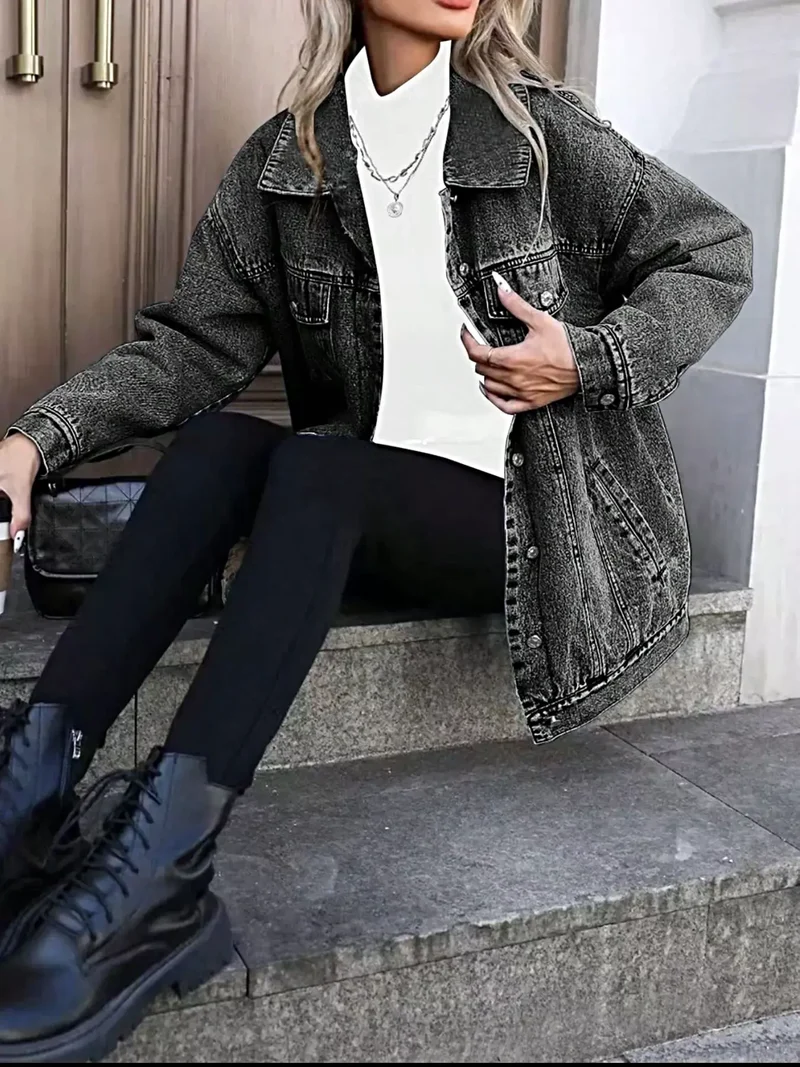 Luxe denimjack met wassing - oversized model met knoopsluiting en zakken, hoogwaardige mix van 85% katoen.