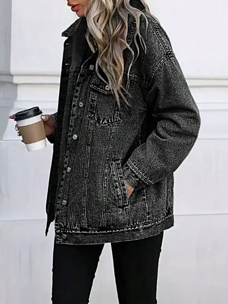 Luxe denimjack met wassing - oversized model met knoopsluiting en zakken, hoogwaardige mix van 85% katoen.