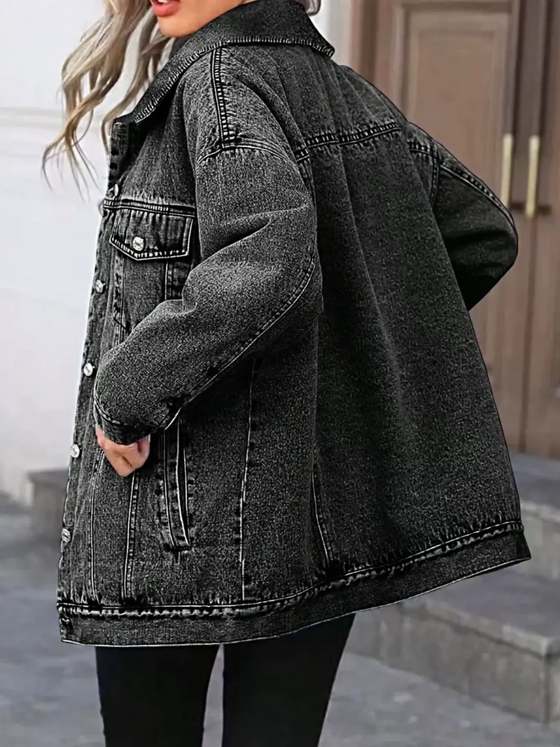 Luxe denimjack met wassing - oversized model met knoopsluiting en zakken, hoogwaardige mix van 85% katoen.