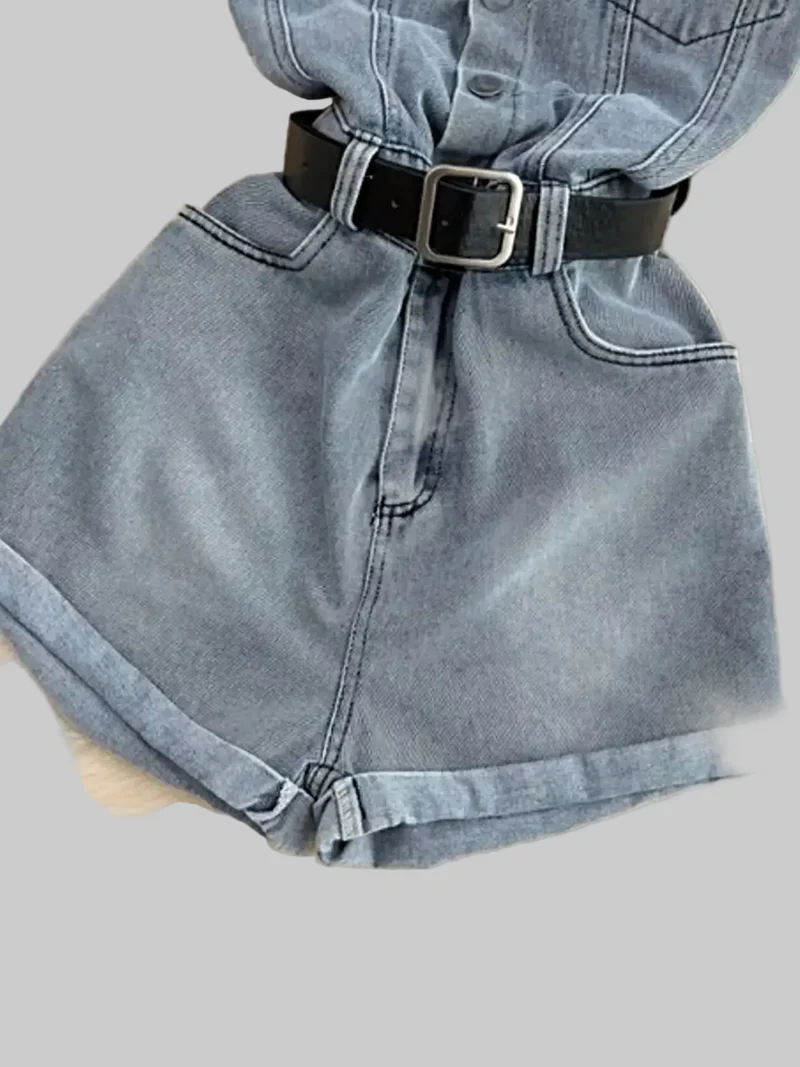 Chique denim jumpsuit met knoopjes, ceintuur, korte mouwen en zakken - Geïmporteerde stijl