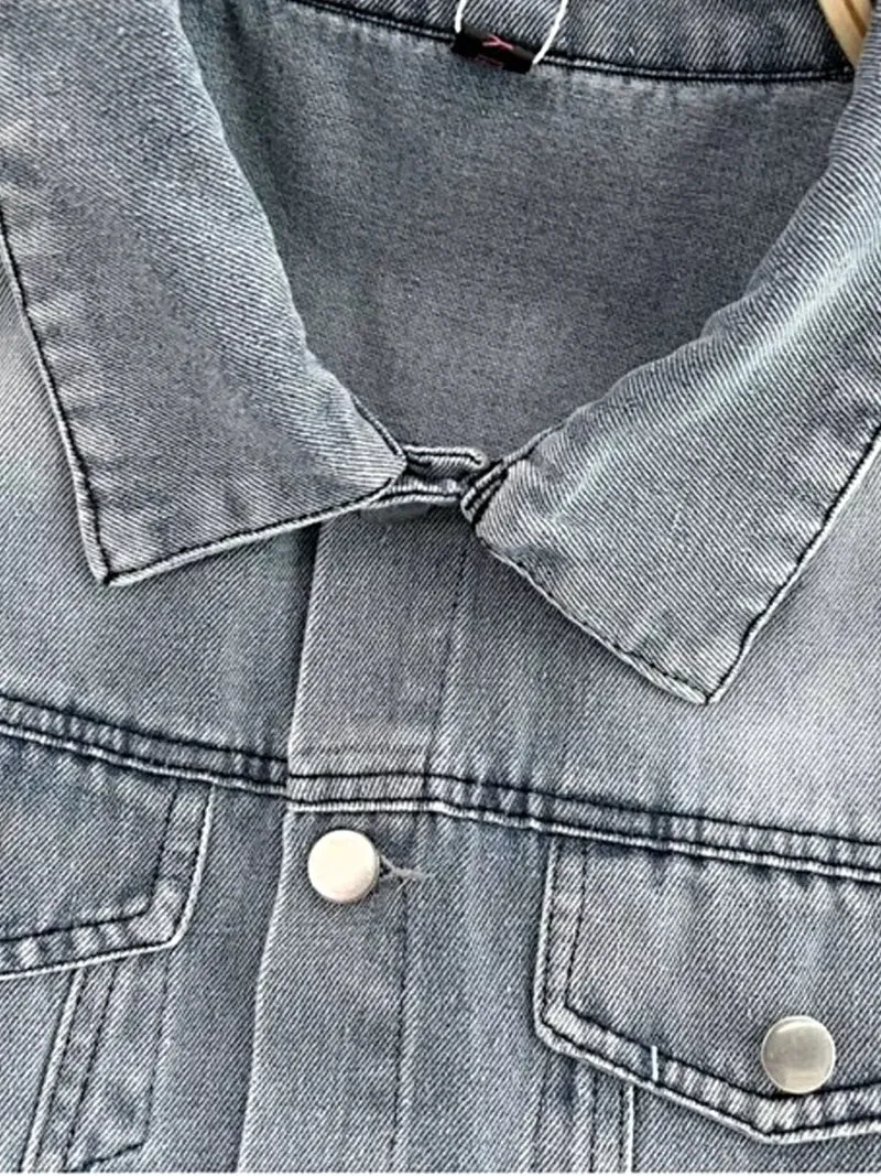 Chique denim jumpsuit met knoopjes, ceintuur, korte mouwen en zakken - Geïmporteerde stijl