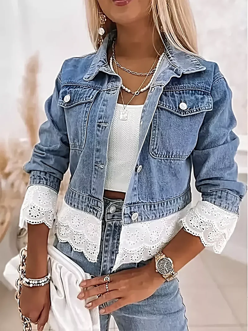 Jasje met kanten afwerking - Kort model in denimstijl met knoopjes en zakken.