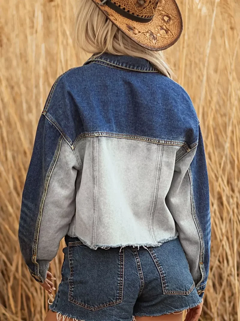 Stijlvol denim jack met kleurblokken, rafelige zoom, knoopsluiting en zakken.