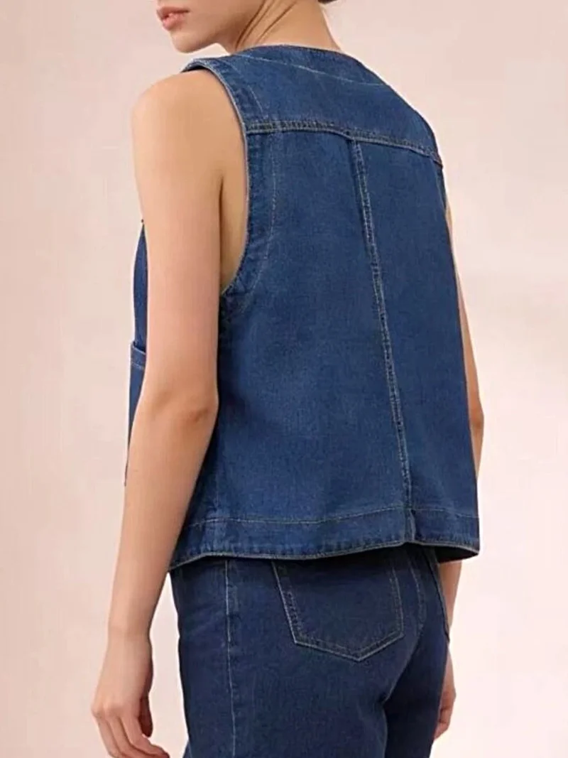 Elegant denim vest met knoopsluiting en zakken voor dames in grote maten - gemaakt van een katoenmix.