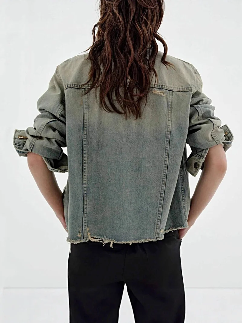 Stijlvol denim jack met een verwassen look en knoopsluiting - 85% katoen, 15% polyester.