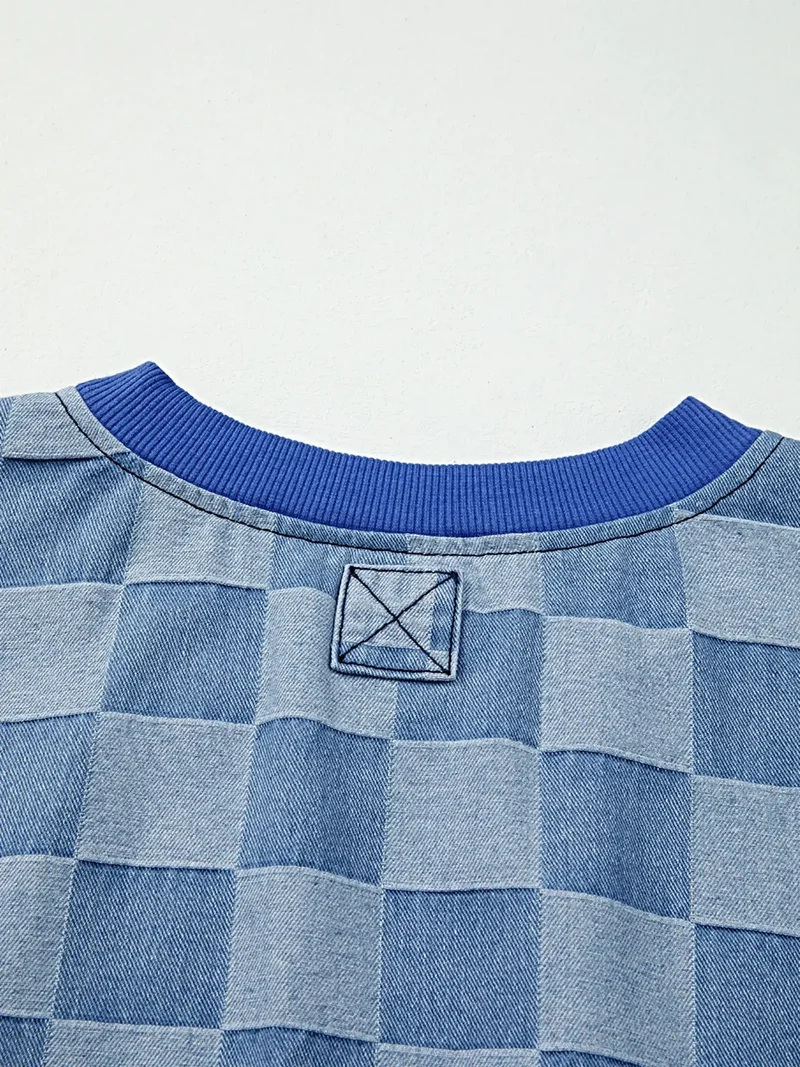 Luxe oversized denim overhemd met ruitpatroon, onafgewerkte details en franjes.
