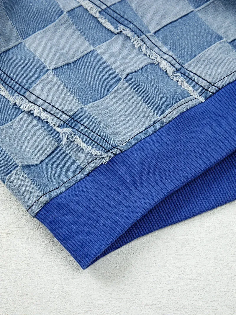 Luxe oversized denim overhemd met ruitpatroon, onafgewerkte details en franjes.