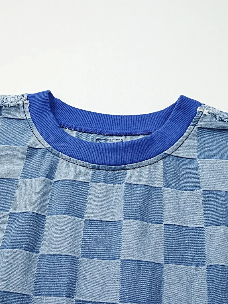 Luxe oversized denim overhemd met ruitpatroon, onafgewerkte details en franjes.