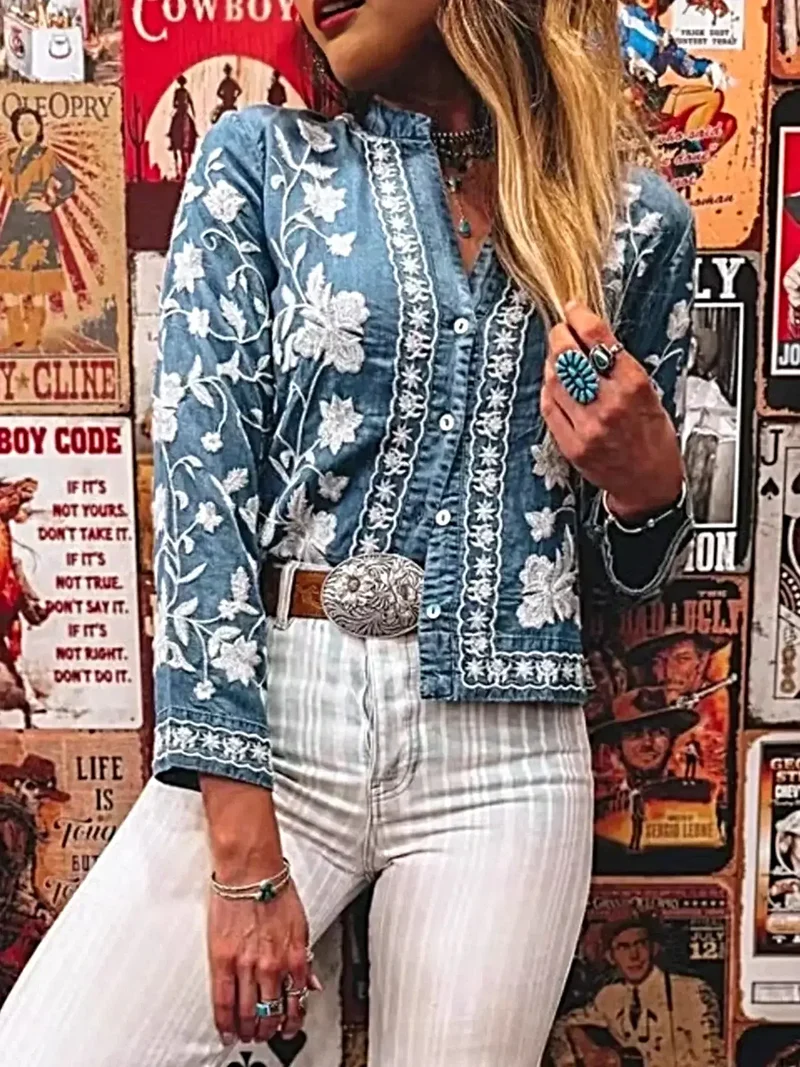Elegant overhemd met bloemenborduurwerk - Klassieke denim top met knoopsluiting en tijdloos design.