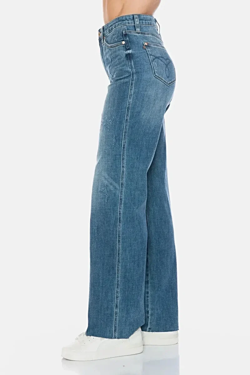 Judy Blue corrigerende jeans voor dames - hoge taille, onafgewerkte zoom, rechte pasvorm, stijlvol en comfortabel.