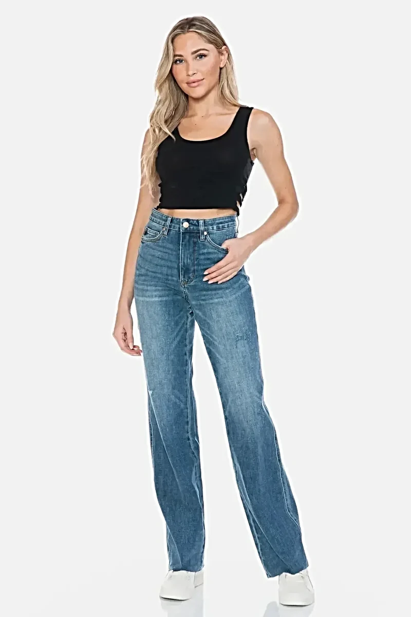 Judy Blue corrigerende jeans voor dames - hoge taille, onafgewerkte zoom, rechte pasvorm, stijlvol en comfortabel.