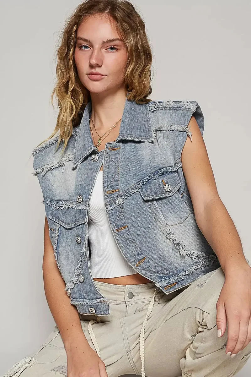 Asymmetrisch denimvest met rafelige zoom en verwassen details van Trendsi