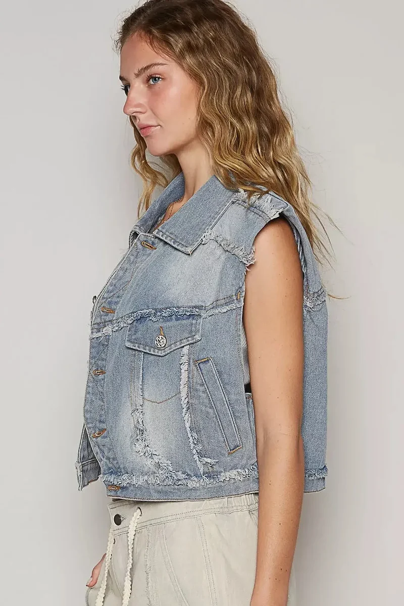 Asymmetrisch denimvest met rafelige zoom en verwassen details van Trendsi