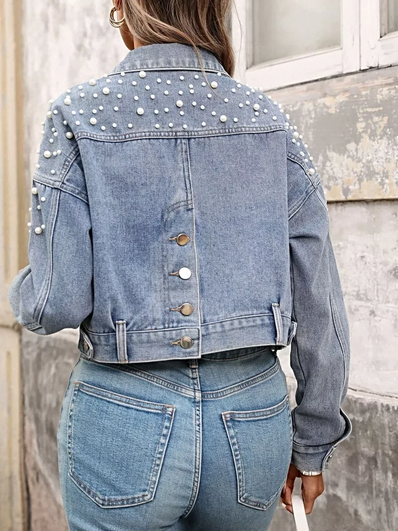 Jasje met parelversiering - Korte denim jas met studs, stijlvol en chic
