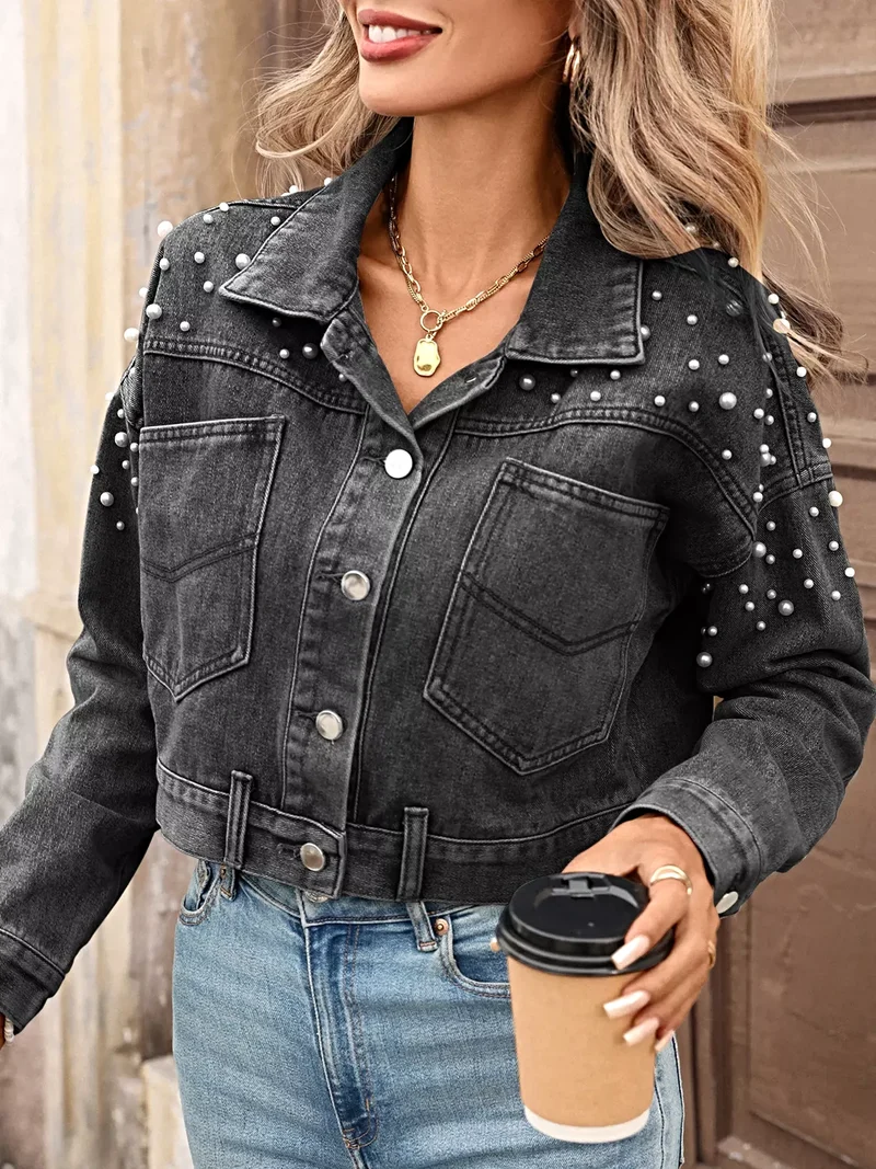 Jasje met parelversiering - Korte denim jas met studs, stijlvol en chic