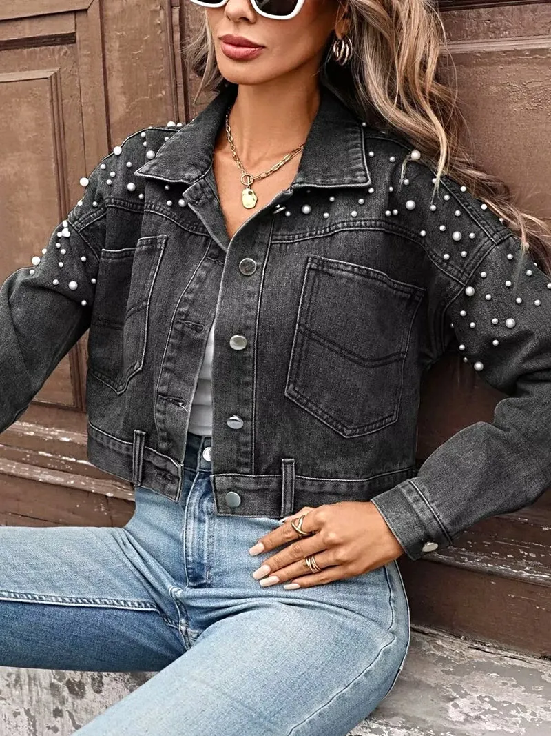 Jasje met parelversiering - Korte denim jas met studs, stijlvol en chic