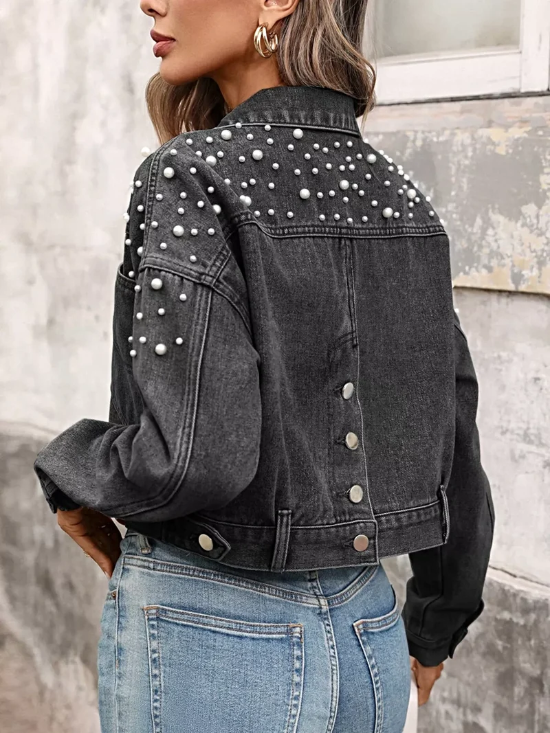 Jasje met parelversiering - Korte denim jas met studs, stijlvol en chic