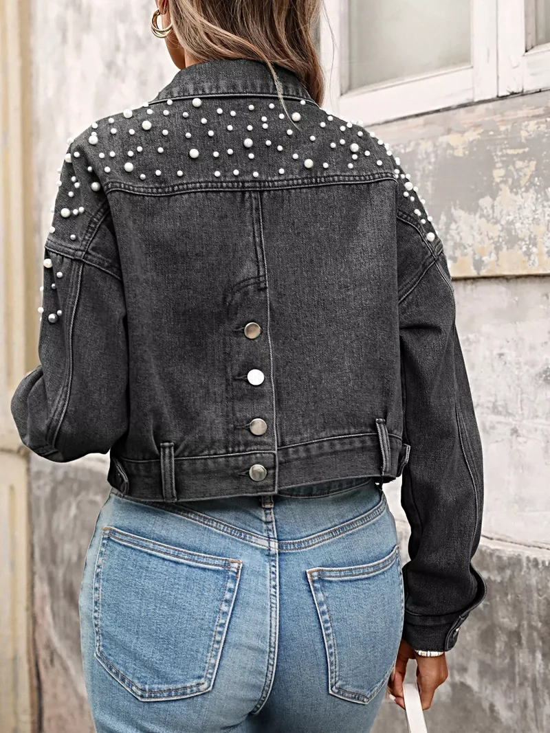Jasje met parelversiering - Korte denim jas met studs, stijlvol en chic
