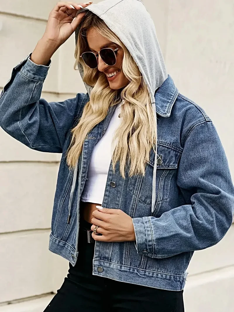 Luxe denimjas met capuchon, trekkoord en knoopsluiting – perfect voor elke gelegenheid.