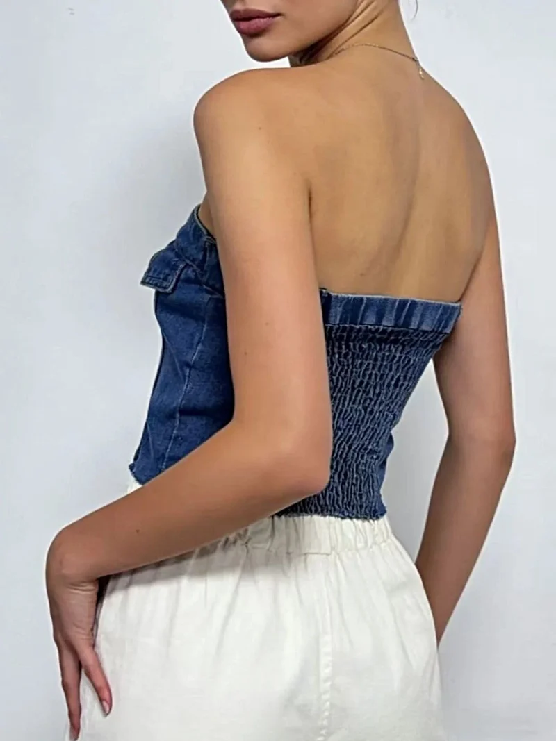Chique denim tube top met knoopsluiting aan de voorkant, rafelige zoom en zakken - 85% katoen, 15% polyester