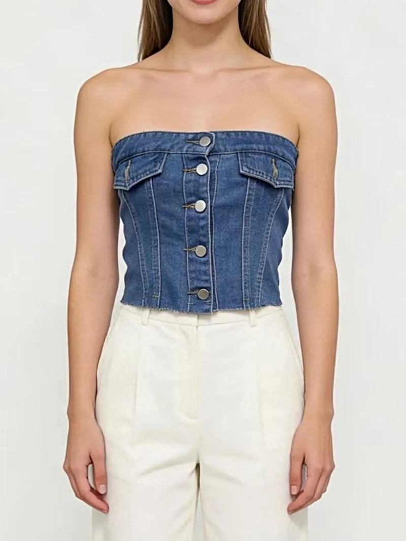 Chique denim tube top met knoopsluiting aan de voorkant, rafelige zoom en zakken - 85% katoen, 15% polyester