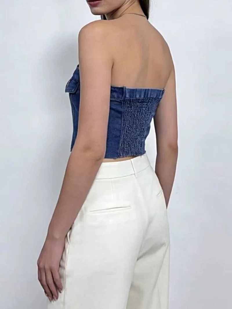 Chique denim tube top met knoopsluiting aan de voorkant, rafelige zoom en zakken - 85% katoen, 15% polyester