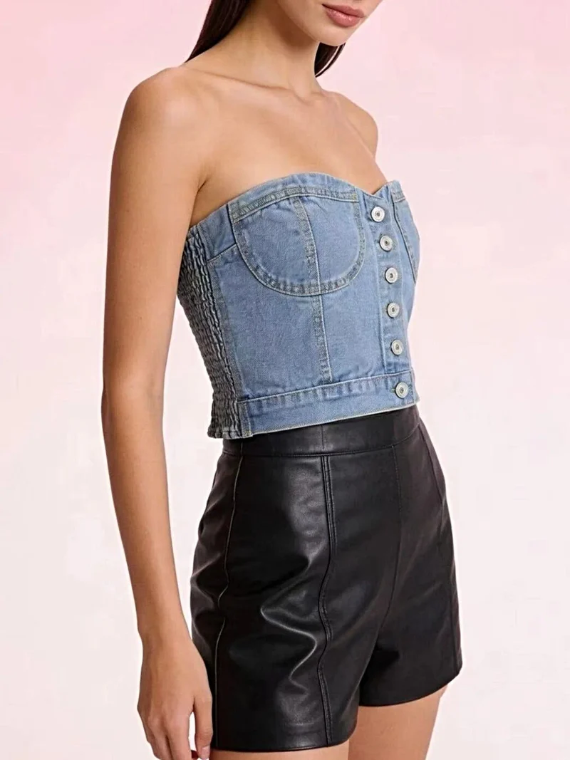 Geplooide denim tube top met knoopsluiting aan de voorkant - stijlvolle zomeressential van katoenmix