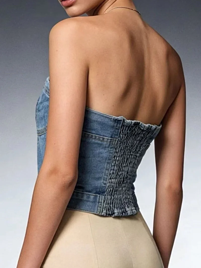 Geplooide denim tube top met knoopsluiting aan de voorkant - stijlvolle zomeressential van katoenmix