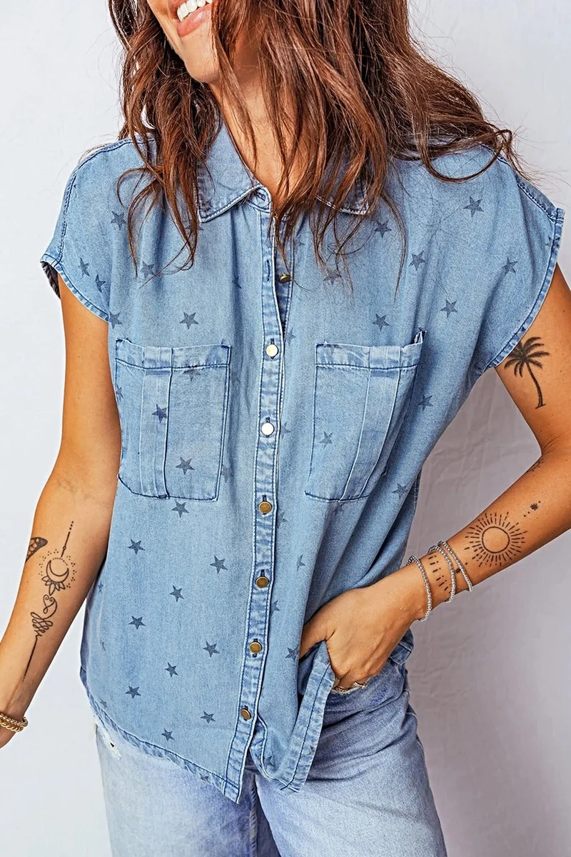 Premium denim overhemd met korte mouwen en dubbele borstzak voor een moeiteloze stijl.