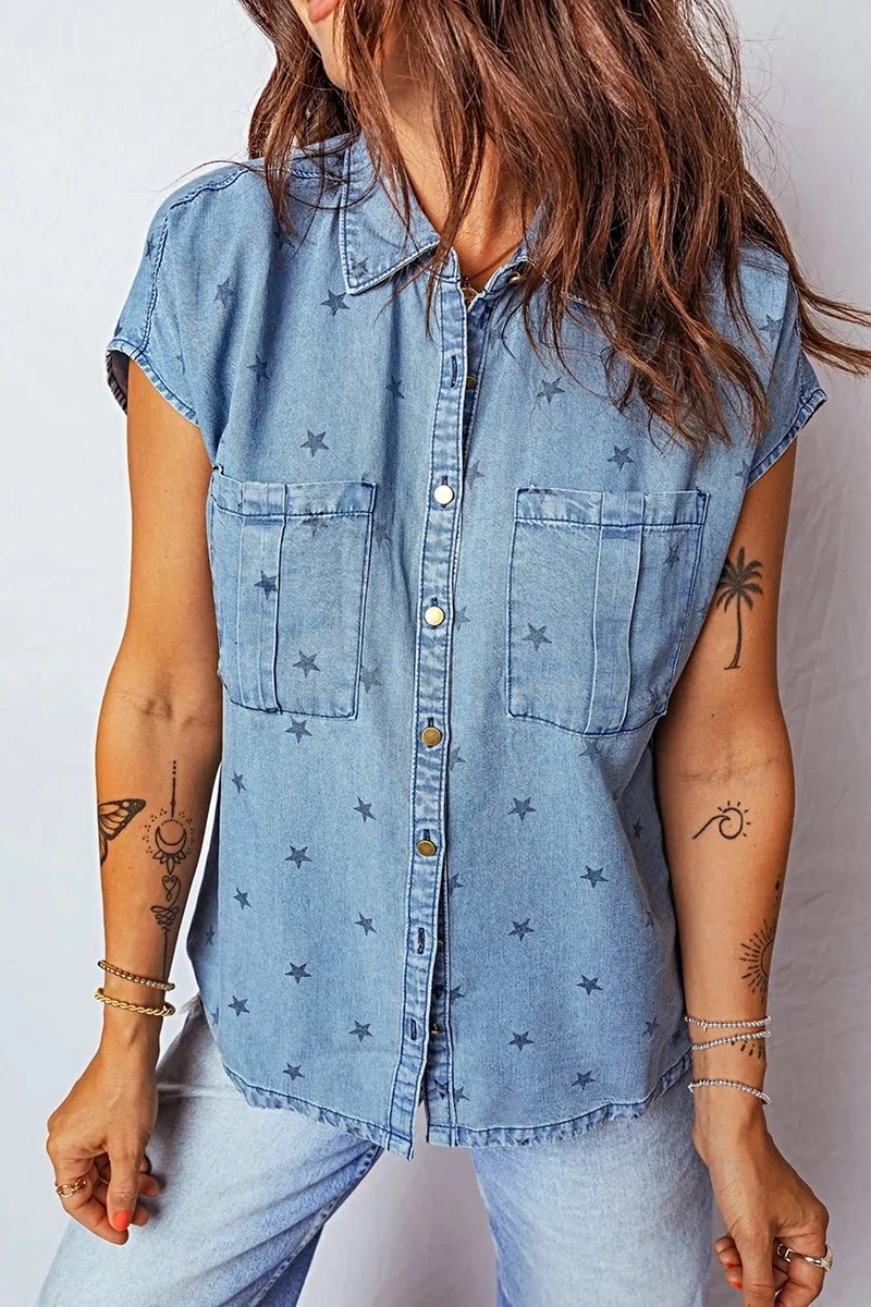 Premium denim overhemd met korte mouwen en dubbele borstzak voor een moeiteloze stijl.