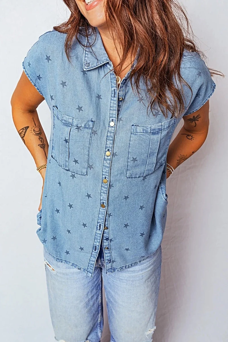 Premium denim overhemd met korte mouwen en dubbele borstzak voor een moeiteloze stijl.