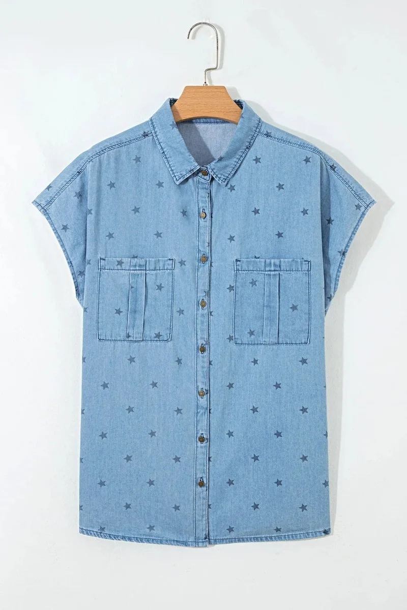 Premium denim overhemd met korte mouwen en dubbele borstzak voor een moeiteloze stijl.