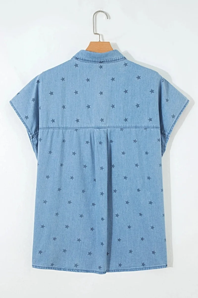 Premium denim overhemd met korte mouwen en dubbele borstzak voor een moeiteloze stijl.
