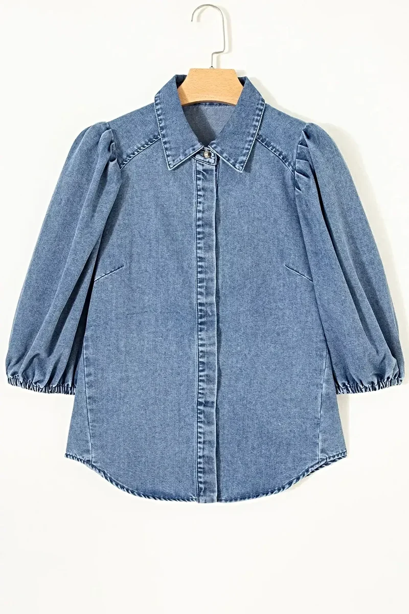 Trendy elegante denim blouse met pofmouwen - 82% katoen, knoopsluiting voor een chique look.