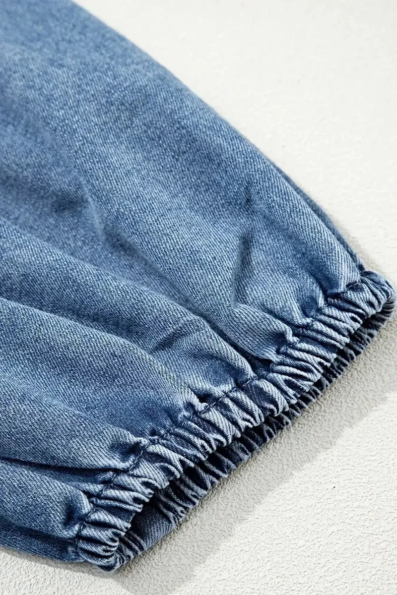 Trendy elegante denim blouse met pofmouwen - 82% katoen, knoopsluiting voor een chique look.