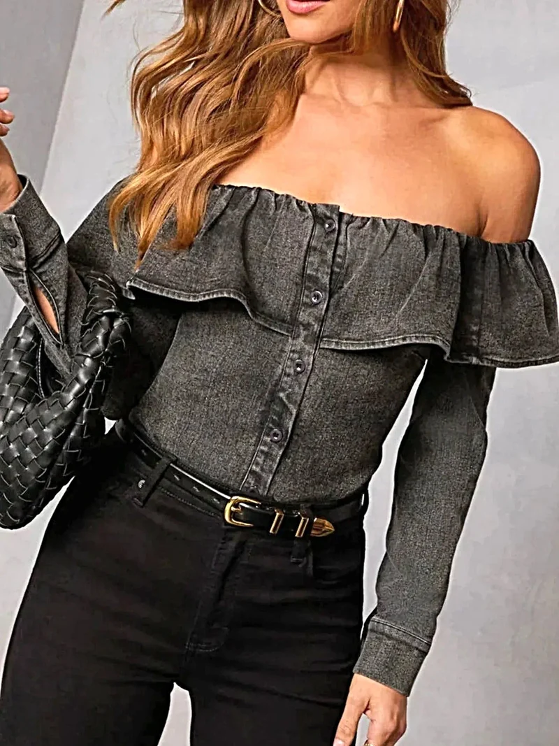 Stijlvolle off-shoulder denim top met ruches - perfect voor elegante casual outfits.