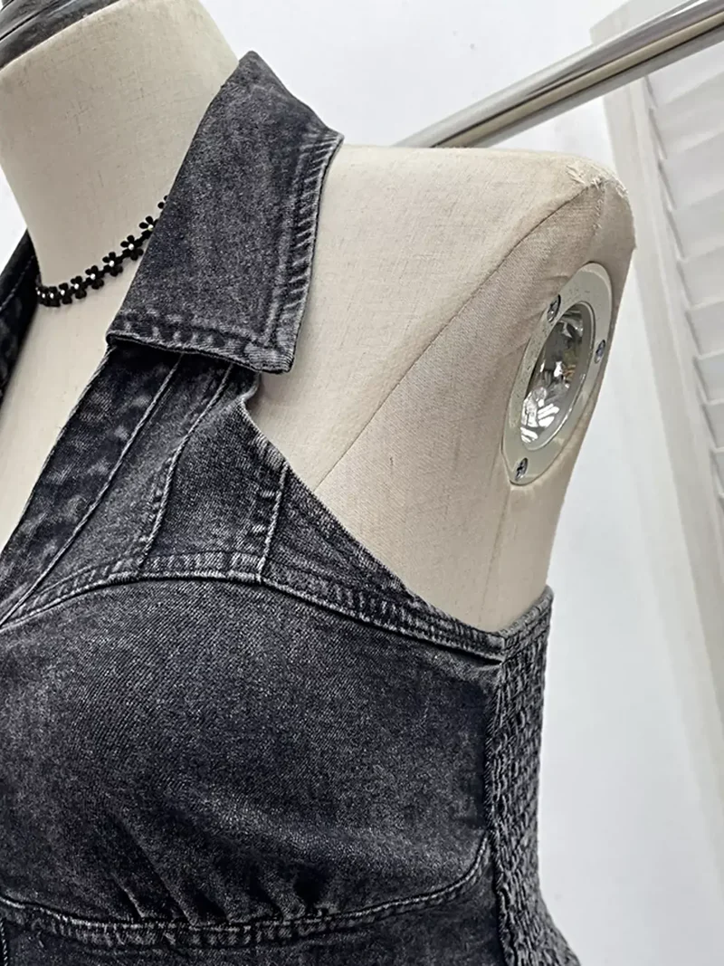 Elegante denim haltertop met smockwerk en knoopdetails - perfecte pasvorm voor alle maten